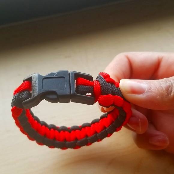 Hand made Paracord bracelet. - Picture 3 of 4